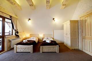 Отели типа «постель и завтрак» Willa Siumno Бялка-Татшаньска Четырехместный номер "Делюкс" с балконом-3