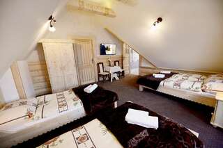 Отели типа «постель и завтрак» Willa Siumno Бялка-Татшаньска Четырехместный номер "Делюкс" с балконом-6